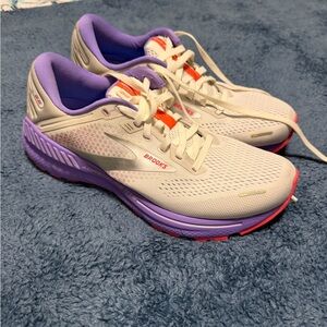 Brooks Women's Athletic Shoes - Cream and Purple